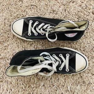 Converse Black and White